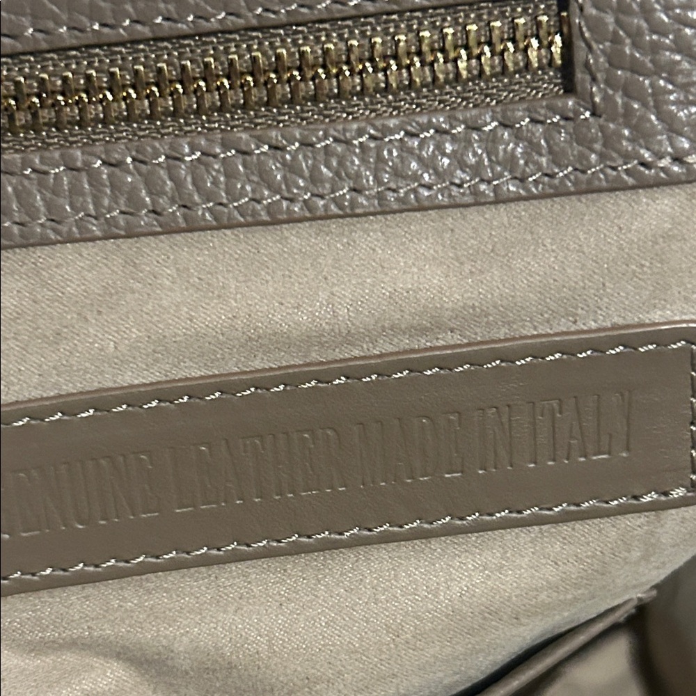 Chic Taupe Leather Tote Bag EUC ❤️❤️❤️ - Picture 7 of 12